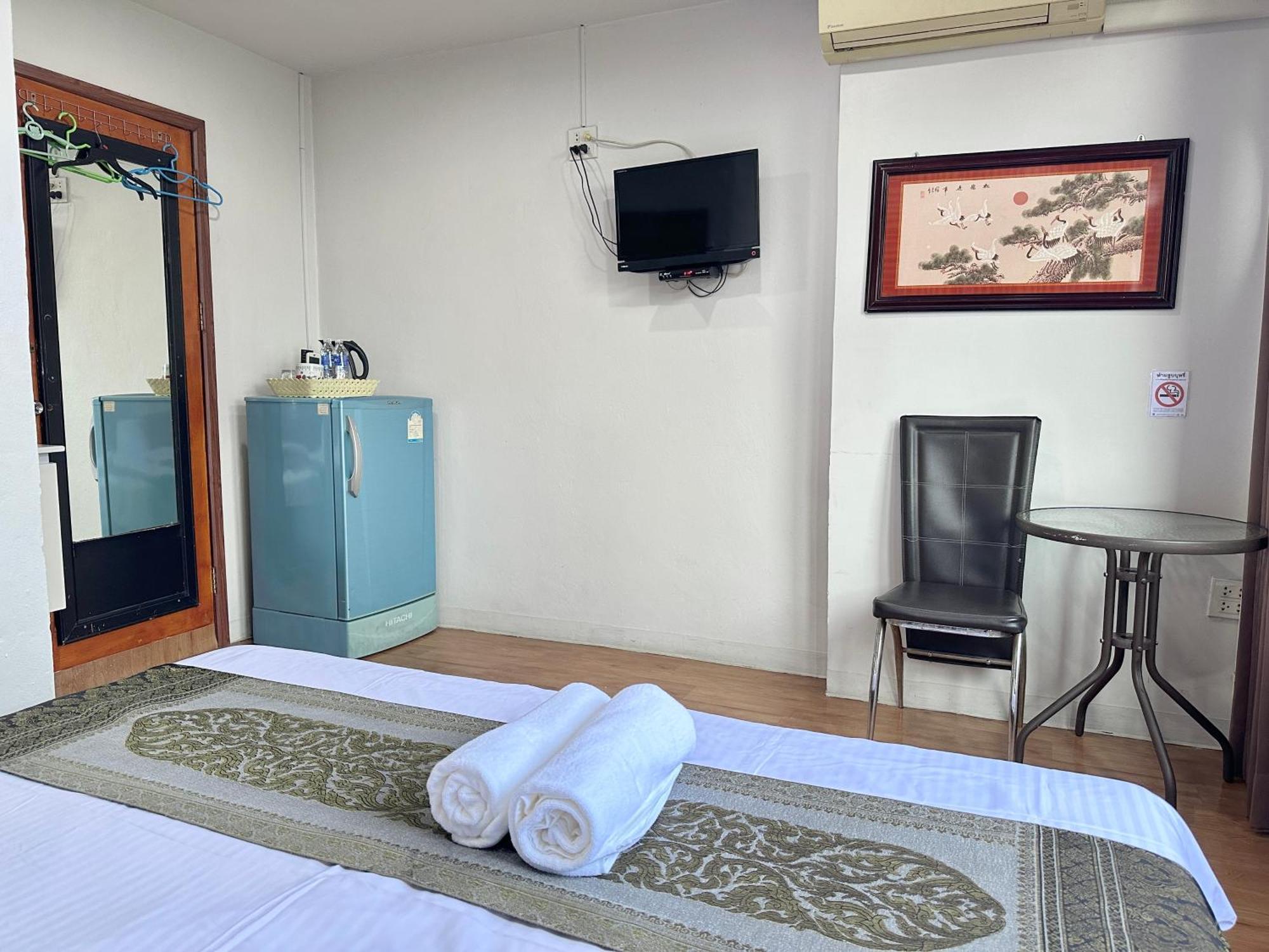 Longzhu Guesthouse Bangkok Esterno foto
