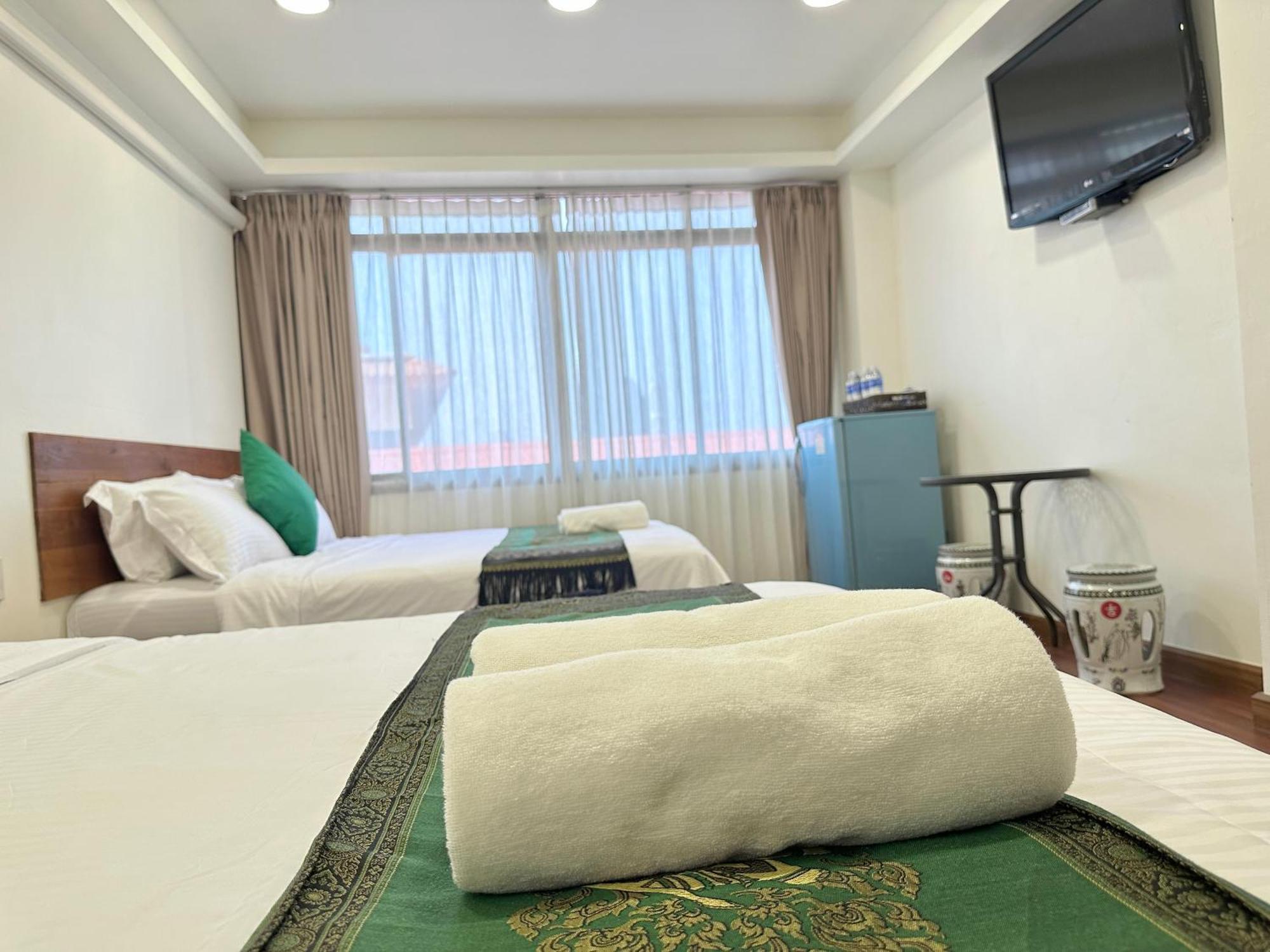 Longzhu Guesthouse Bangkok Esterno foto