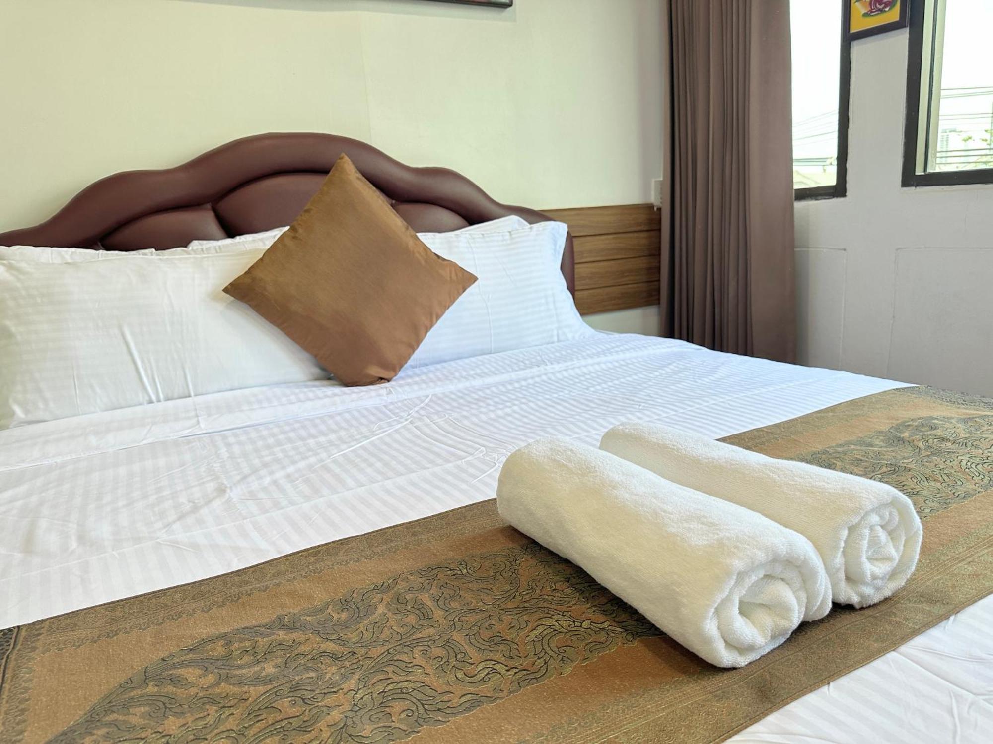 Longzhu Guesthouse Bangkok Esterno foto